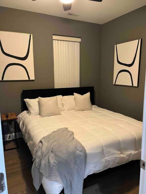 Neutral Spiraled Vibes Apartment Chicago Exterior photo